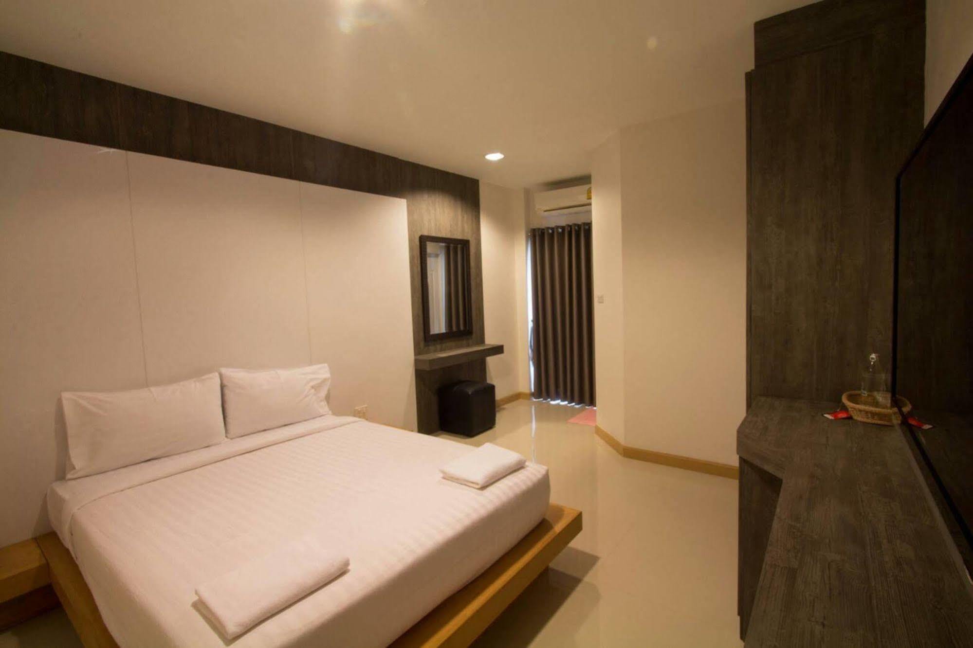 Fortune Surin Hotel Exterior foto